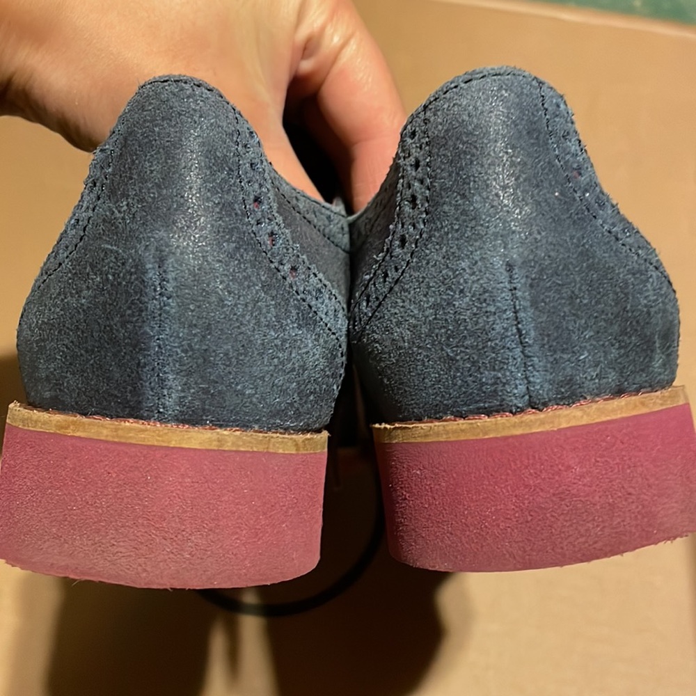 Women’s Cole Haan size 7 blue shoes with purple bottoms and laces - Picture 4 of 5